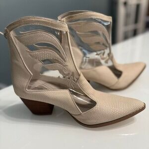 Coconuts‎ by Matisse Cutout Western Ankle Boots – Size 8